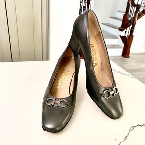 Salvatore Ferragamo Classic Gray Leather Pumps
